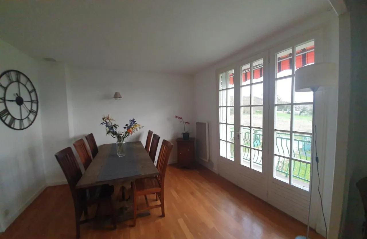 Pavillon Esterel Apartment Desertines  Desertines (Allier)